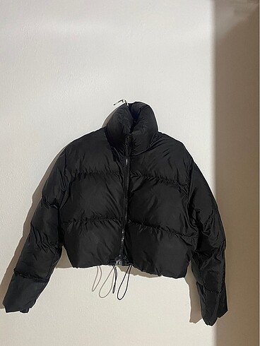 Crop şişme mont