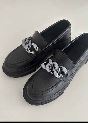 Flo Ayakkabı Zincir Detaylı Siyah Kadın Loafer