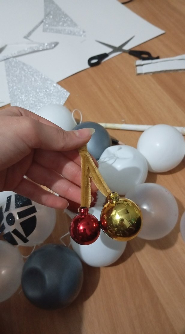 Gri ve Beyaz Yılbaşı Süsleri Seti - Görsel 4