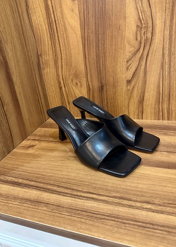 Siyah Stiletto Topuklu Kadın Terlik