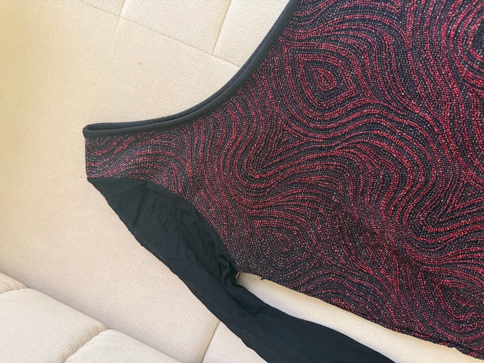 Bordo Desenli Tek Kollu Straplez bluz - Görsel 3