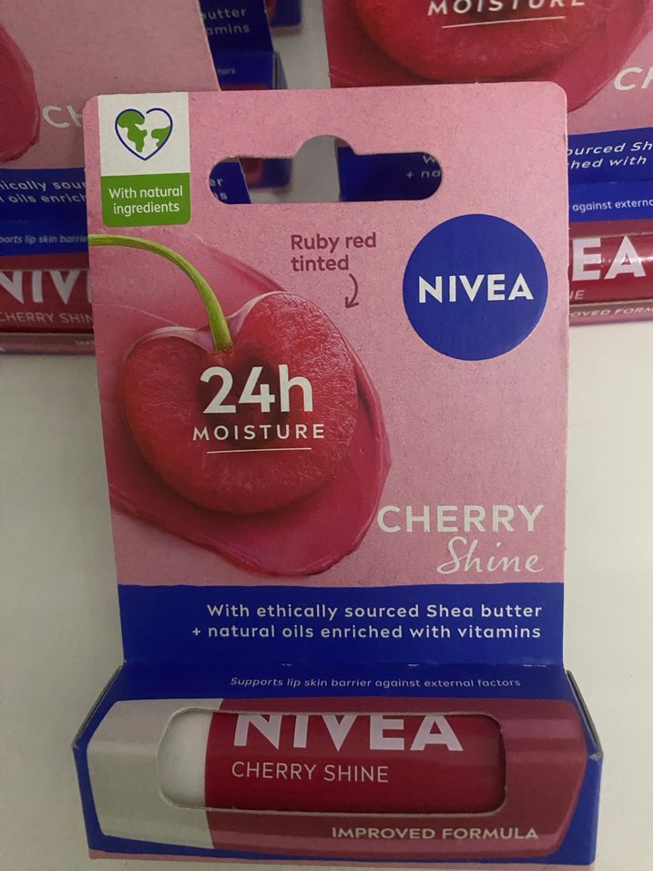 Nivea Cherry kiraz Dudak Balmı 24 Saat Nem - Görsel 2