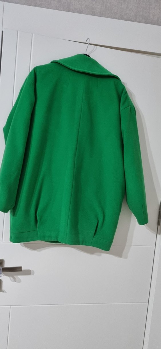 Yeşil düğmeli midi uzunlukta kadın kaban - Görsel 2