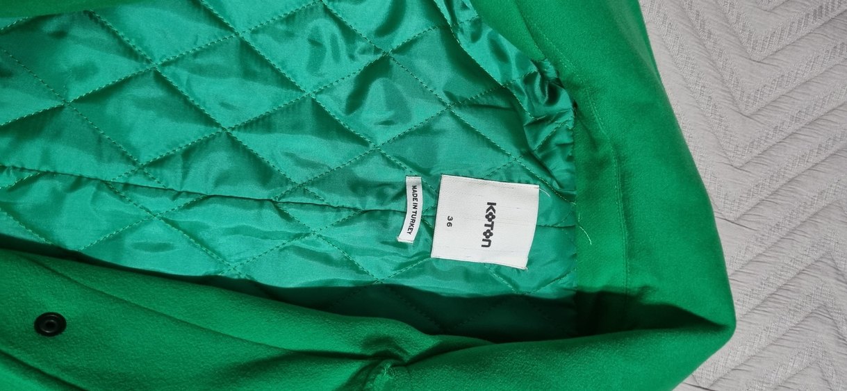 Yeşil düğmeli midi uzunlukta kadın kaban - Görsel 3