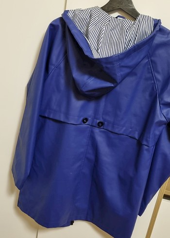 Düğmeli Mavi Kadın Yağmurluk - Görsel 2