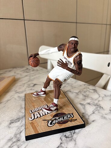 LeBron James NBA McFarlane Figür