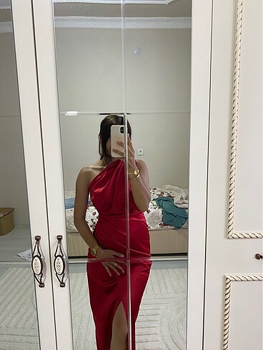 Trendyol & Milla Tek omuz kırmızı saten abiye