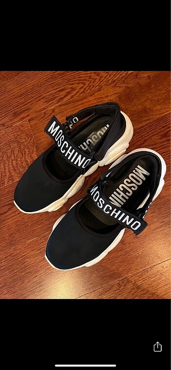 37 Beden siyah Renk Moschino orjinal sandalet