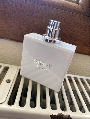 Farmasi brave white