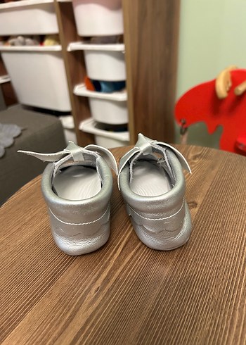 Kız Çocuk Gümüş Renk Fiyonk Detaylı Babet hodore - Görsel 4