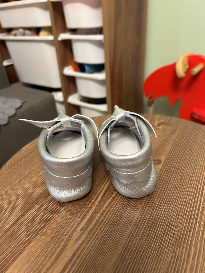 Kız Çocuk Gümüş Renk Fiyonk Detaylı Babet hodore - Görsel 4