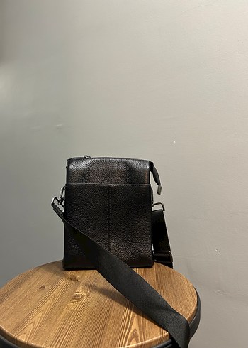 Derimod hakiki deri Erkek Siyah Kapaklı Omuz Çantası - Görsel 2