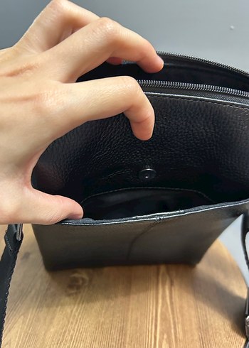 Derimod hakiki deri Erkek Siyah Kapaklı Omuz Çantası - Görsel 6