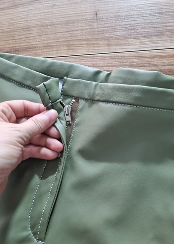 Kadın Haki Mini Deri Şort - Görsel 7