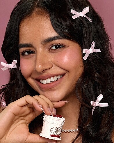 Diğer Flower Knows Cupid Cake Lip Cream Ruj