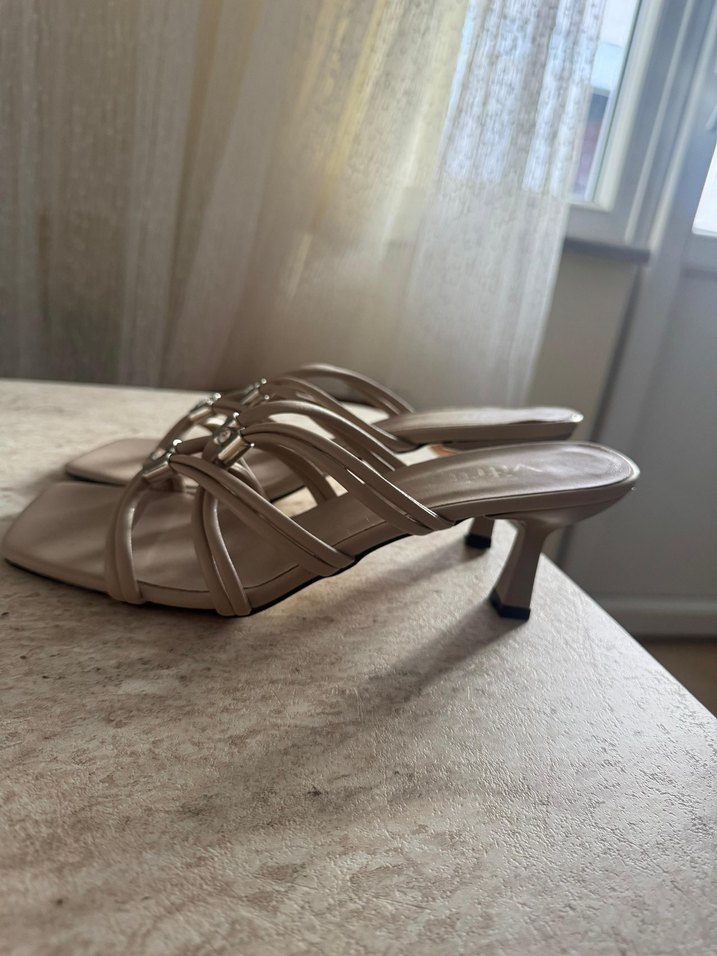 Bej Minimalist Topuklu Kadın Sandalet - Görsel 3