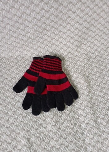 Eldiven çocuk - Görsel 2