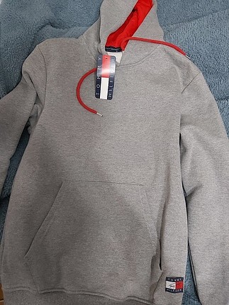 tommy sweatshirt