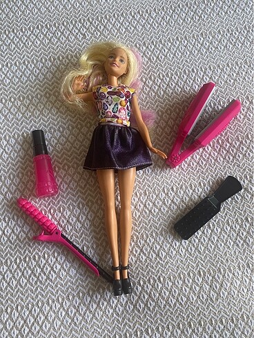 Barbie kuaför ser