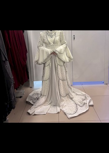 Uzun Kollu İşlemeli Beyaz Bindallı - Görsel 6