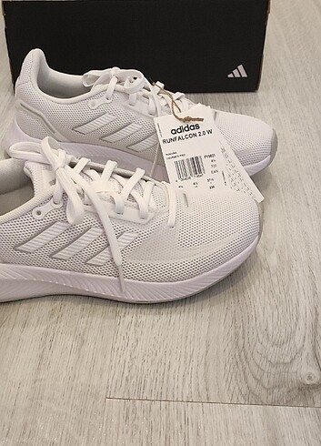 37 Beden beyaz Renk Adidas kadın ayakkabı