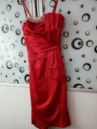 kırmızı straptez midi elbise