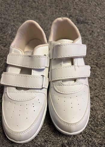 Gri Detaylı Beyaz Çocuk Spor Ayakkabı - Görsel 2