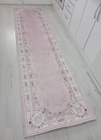 Pembe Halı