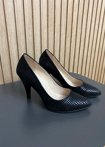 Zara Siyah Yılan Desenli Stiletto Topuklu Ayakkabı
