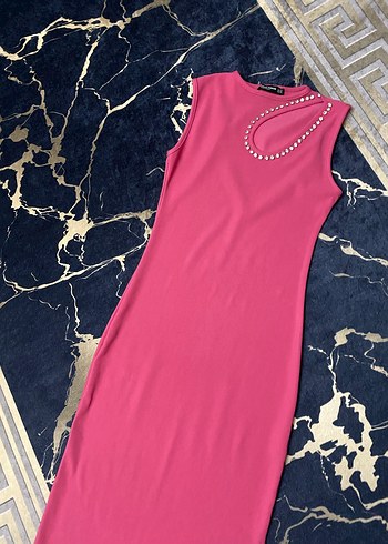 Zincir Detaylı Pembe Uzun Elbise