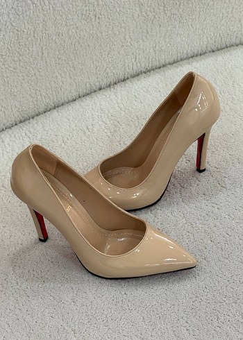 Bej Parlak Tüylü Stiletto Topuklu Kadın Ayakkabı - Görsel 4