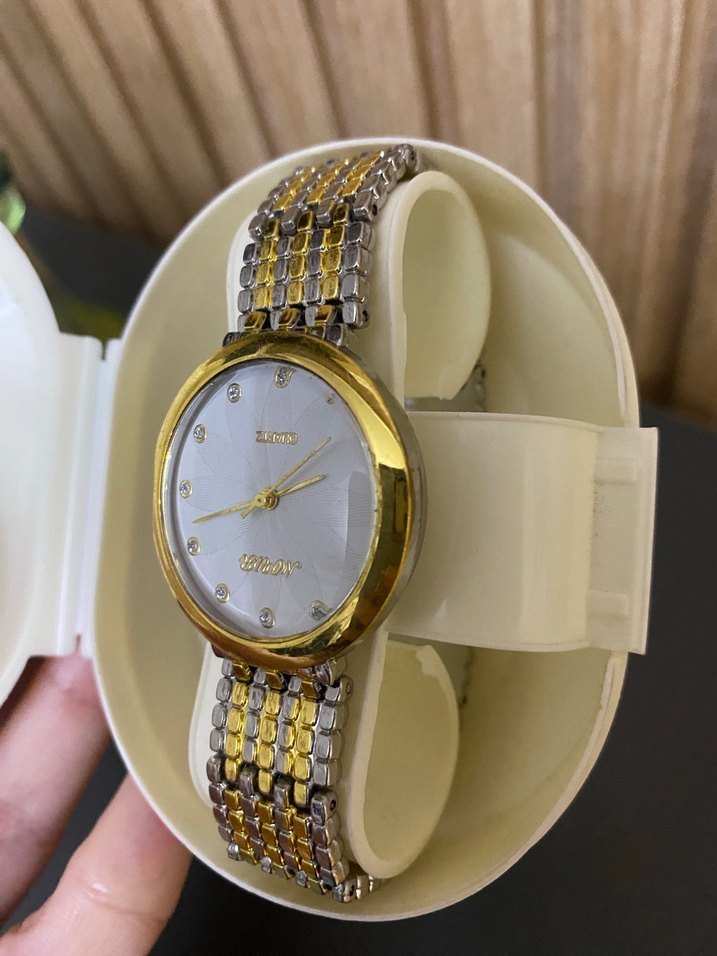 Altın Renkli Kadın Klasik Saat - Görsel 5