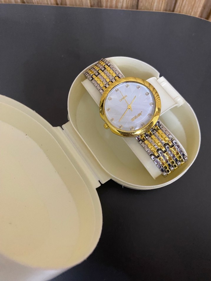 Altın Renkli Klasik Kadın Saati - Görsel 2