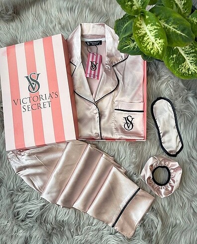 Victoria s Secret Saten pijama takımı