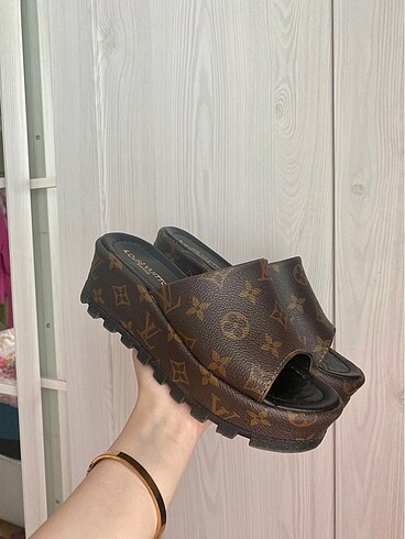 Louis vuitton dolgu topuk terlik