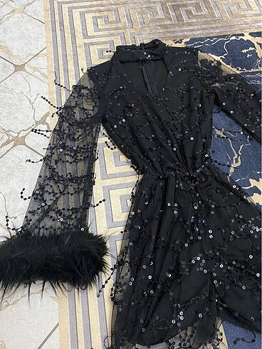 Zara Kolları tüylü pullu kısa elbise tulum