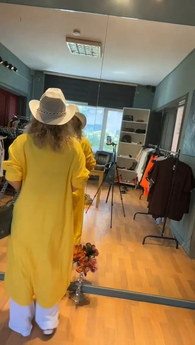 Sarı Düğmeli Uzun Kesim Salaş Gömlek - Görsel 3