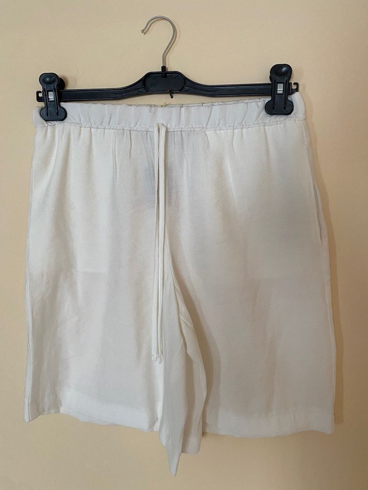 Beyaz Keten Mini Şort - Görsel 2