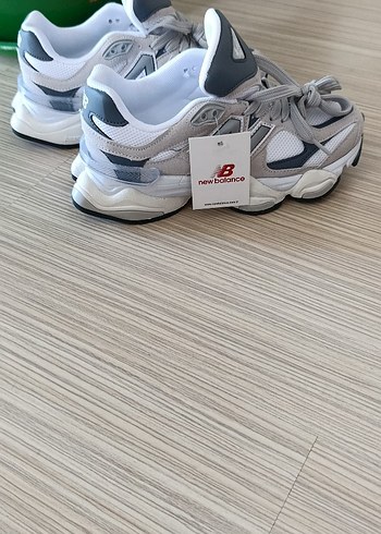 New Balance Gri Beyaz Kadın Spor Ayakkabı - Görsel 3