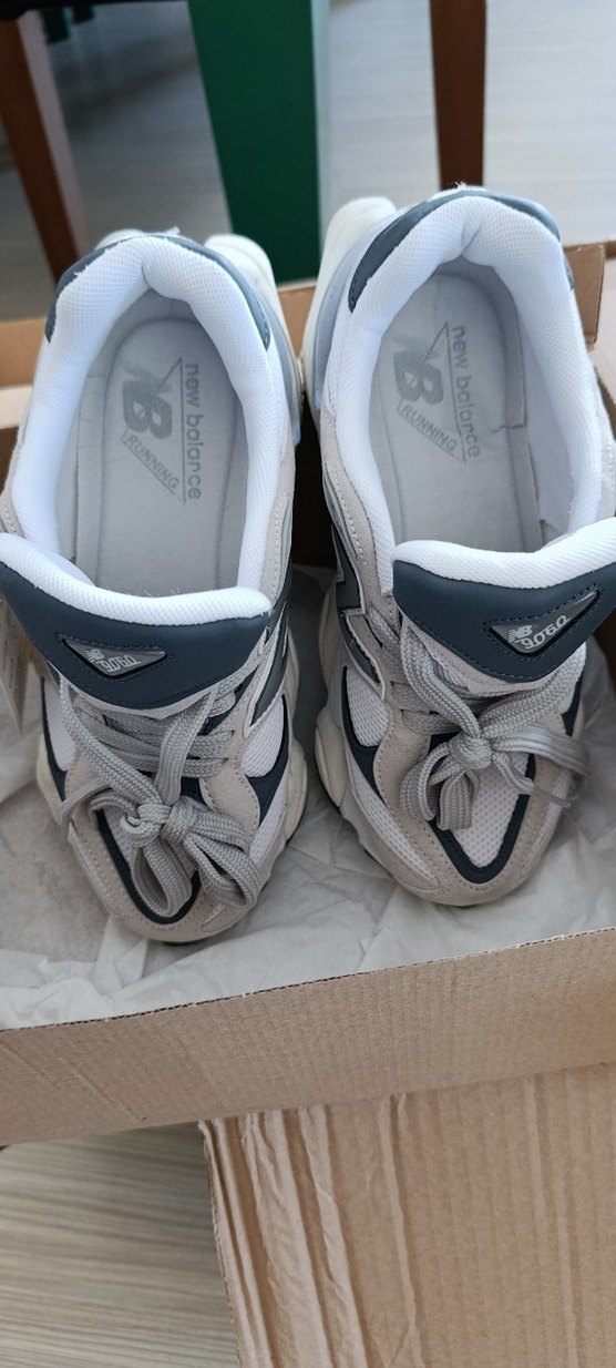 New Balance Gri Beyaz Kadın Spor Ayakkabı - Görsel 2