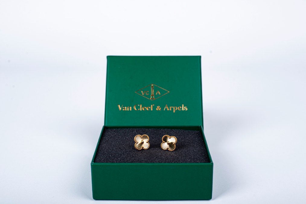 Van Cleef & Arpels küpeler - Görsel 5