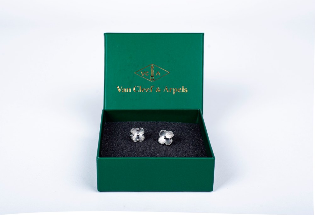 Van Cleef & Arpels küpeler - Görsel 3