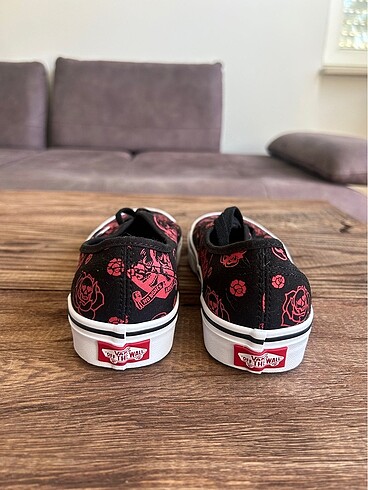 36 Beden Vans kuru kafalı / çiçekli