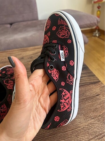 36 Beden çeşitli Renk Vans kuru kafalı / çiçekli