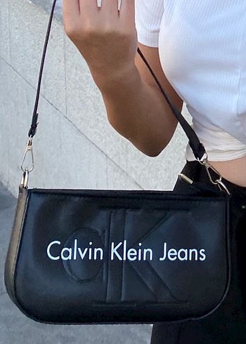 Siyah Parlak Deri Calvin Klein Jeans Omuz Çantası