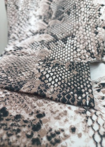 Yılan Desenli Boğazlı Kadın Bluz - Görsel 7