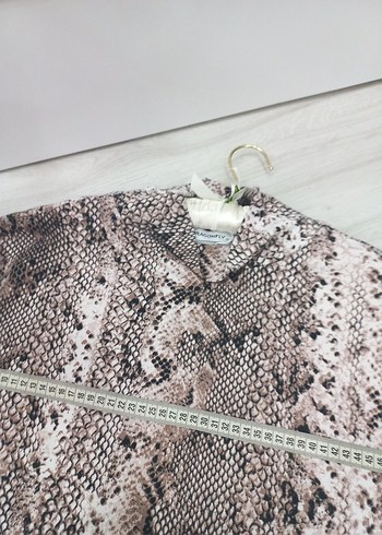 Yılan Desenli Boğazlı Kadın Bluz - Görsel 8