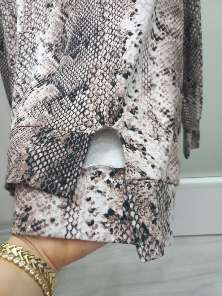 Yılan Desenli Boğazlı Kadın Bluz - Görsel 3