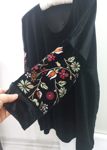 Uzun Kollu Siyah  Çiçek Desenli - Görsel 3