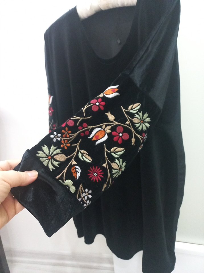 Uzun Kollu Siyah  Çiçek Desenli - Görsel 3